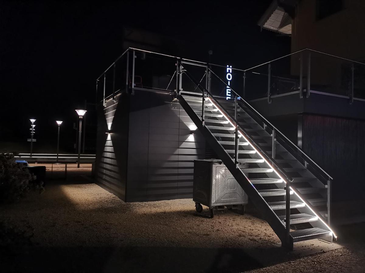 Hotel16 By Messe & Stadion Suisse In Minuten & Late Check-In Schupfen ภายนอก รูปภาพ